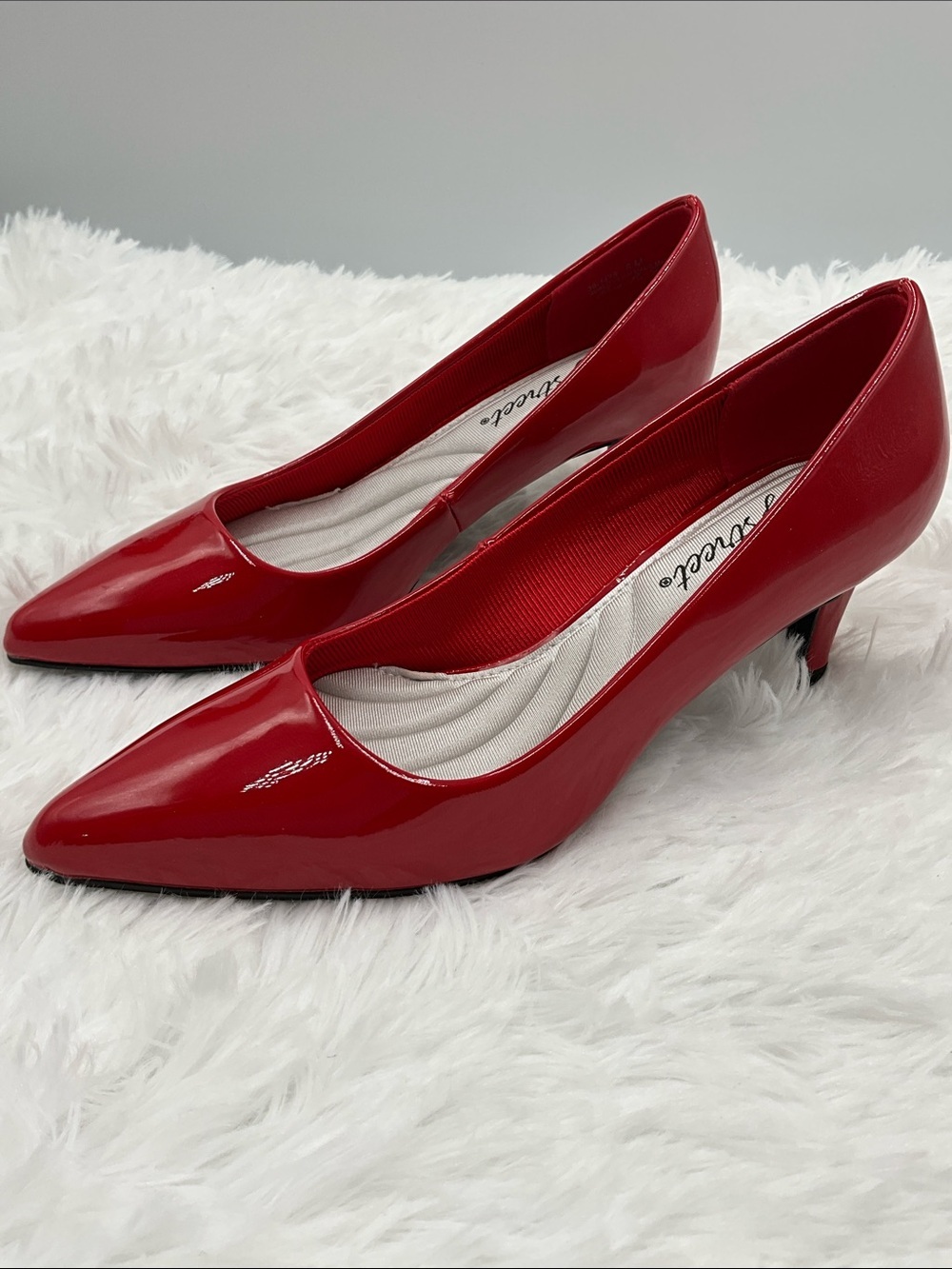 Easy Street Pumps Size 6 Red Patent Heels